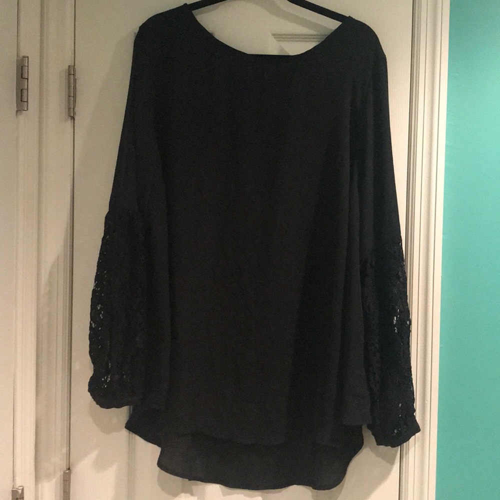 NWT Top with lace detail on sleeve